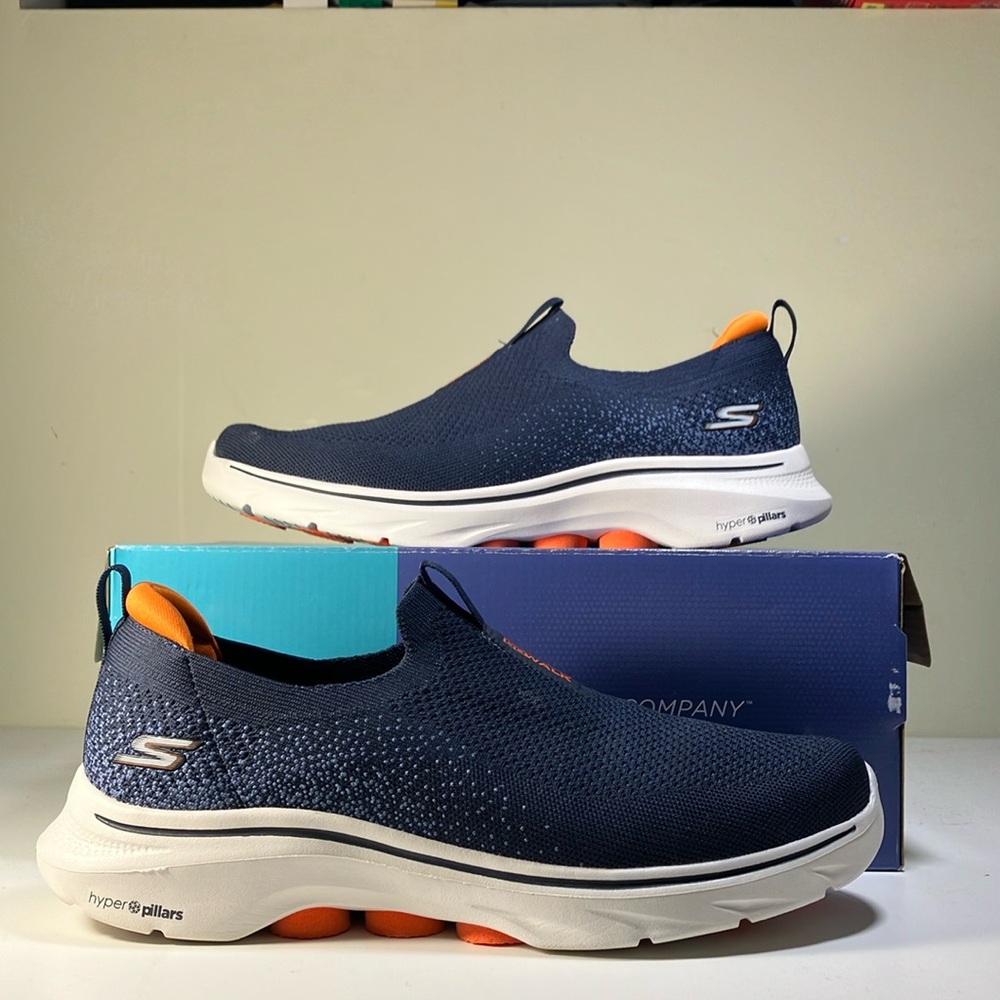 Size 10 - Skechers Go Walk 7 Sneakers